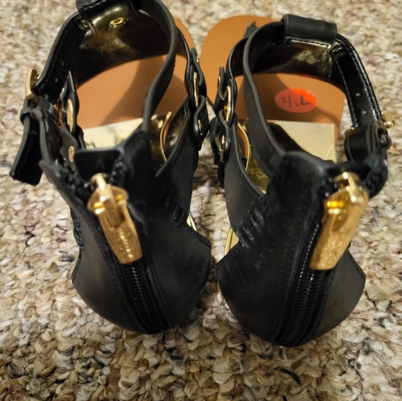 BNWT Vince Camuto Sandals - Picture 3 of 3